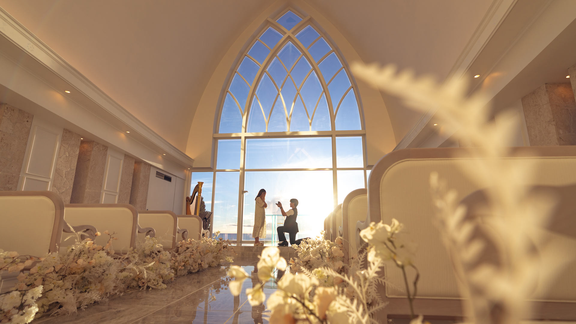 沖縄のチャペルで感動のプロポーズ！