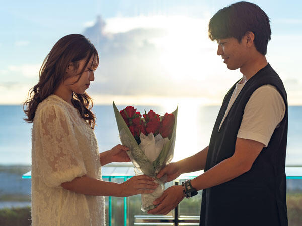 バラの花束 12本